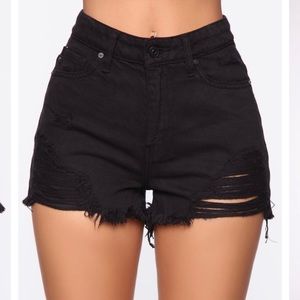 BRAND NEW WITH TAGS FASHION NOVA SHORTS!!